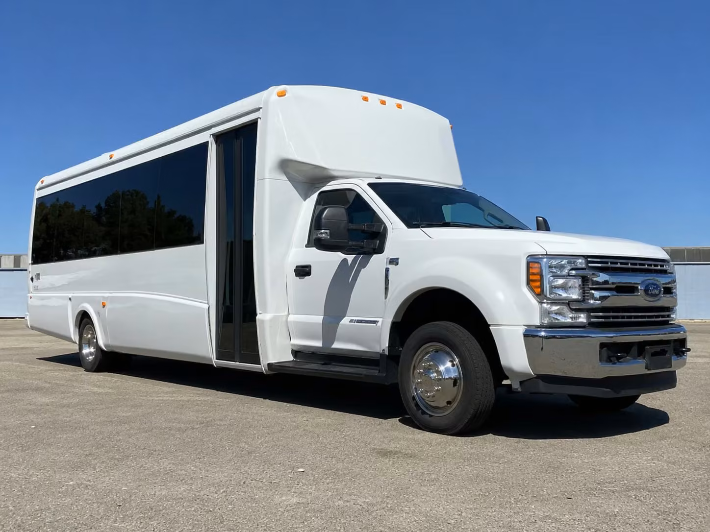 minibus rentals for murfreesboro groups headed to the tennessee walking horse museum